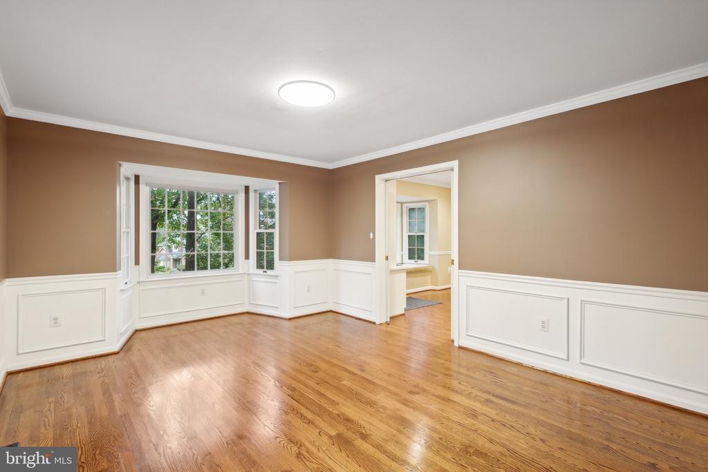 7209 WOODS EDGE COURT