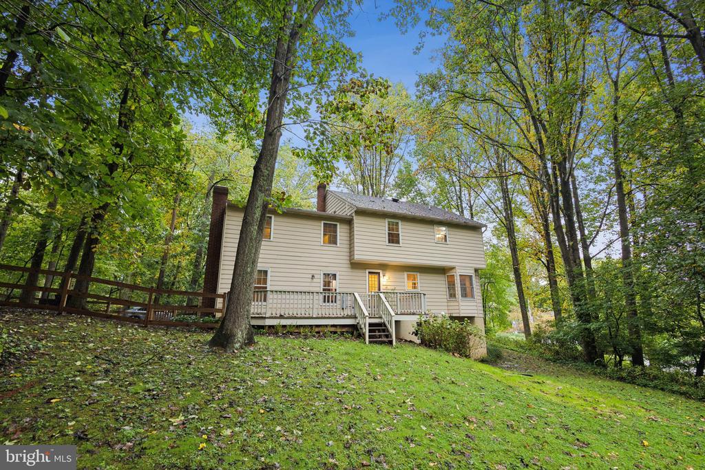 7209 WOODS EDGE COURT