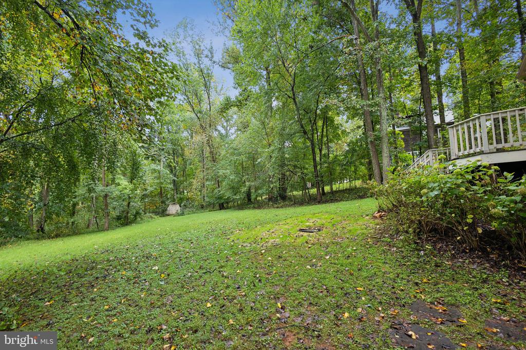 7209 WOODS EDGE COURT