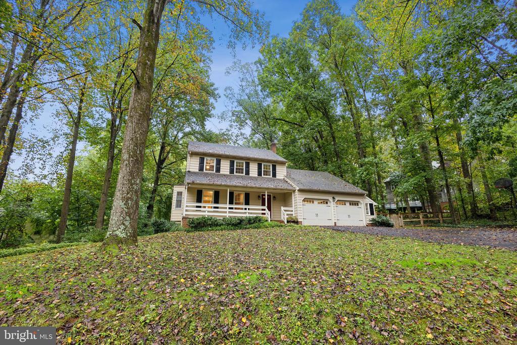 7209 WOODS EDGE COURT