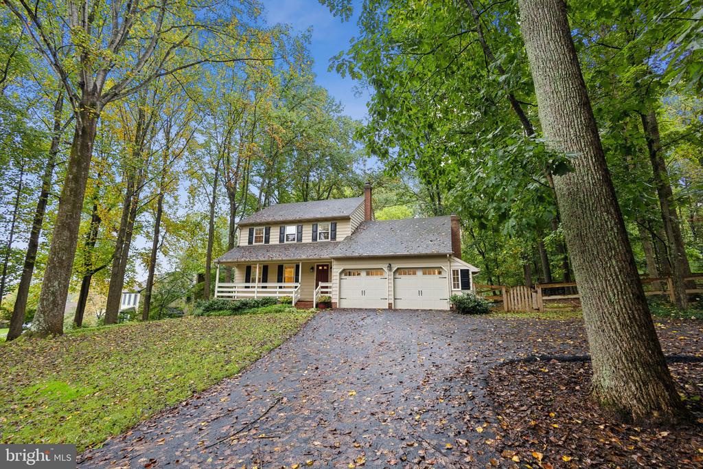 7209 WOODS EDGE COURT