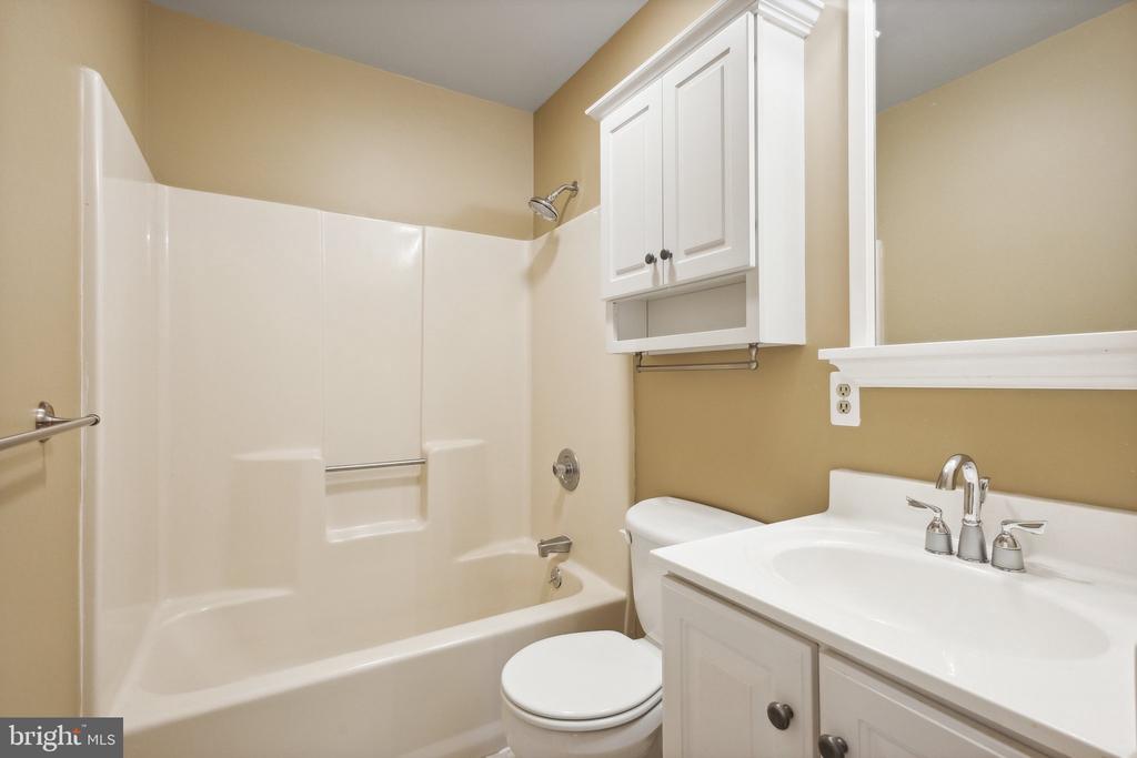 7209 WOODS EDGE COURT