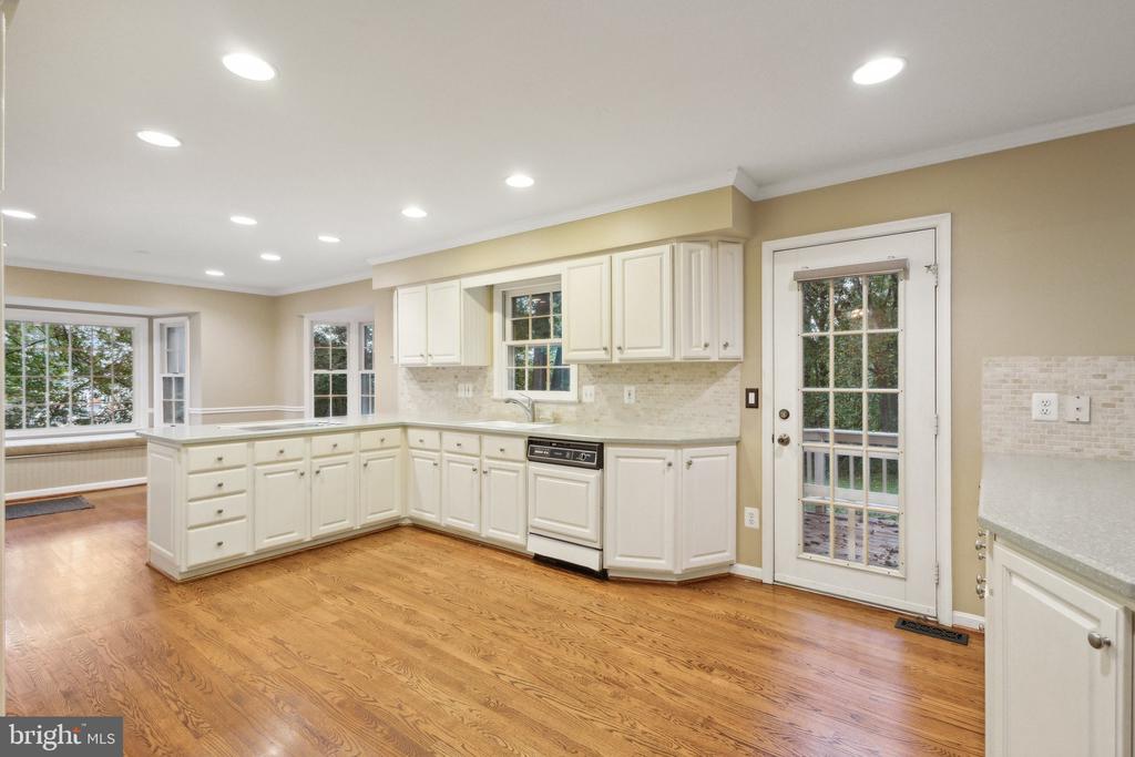 7209 WOODS EDGE COURT