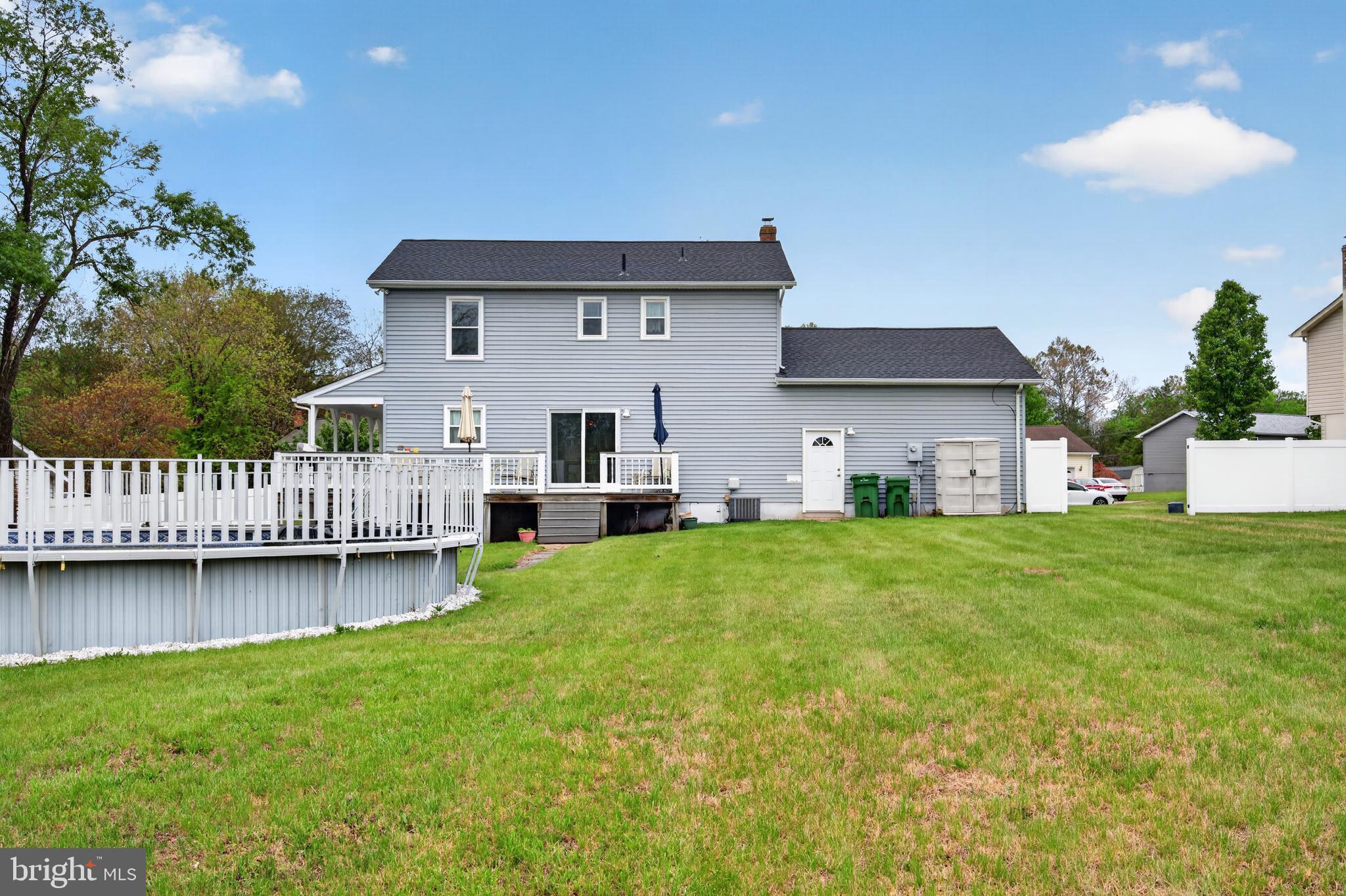 10985 BLAKE LANE