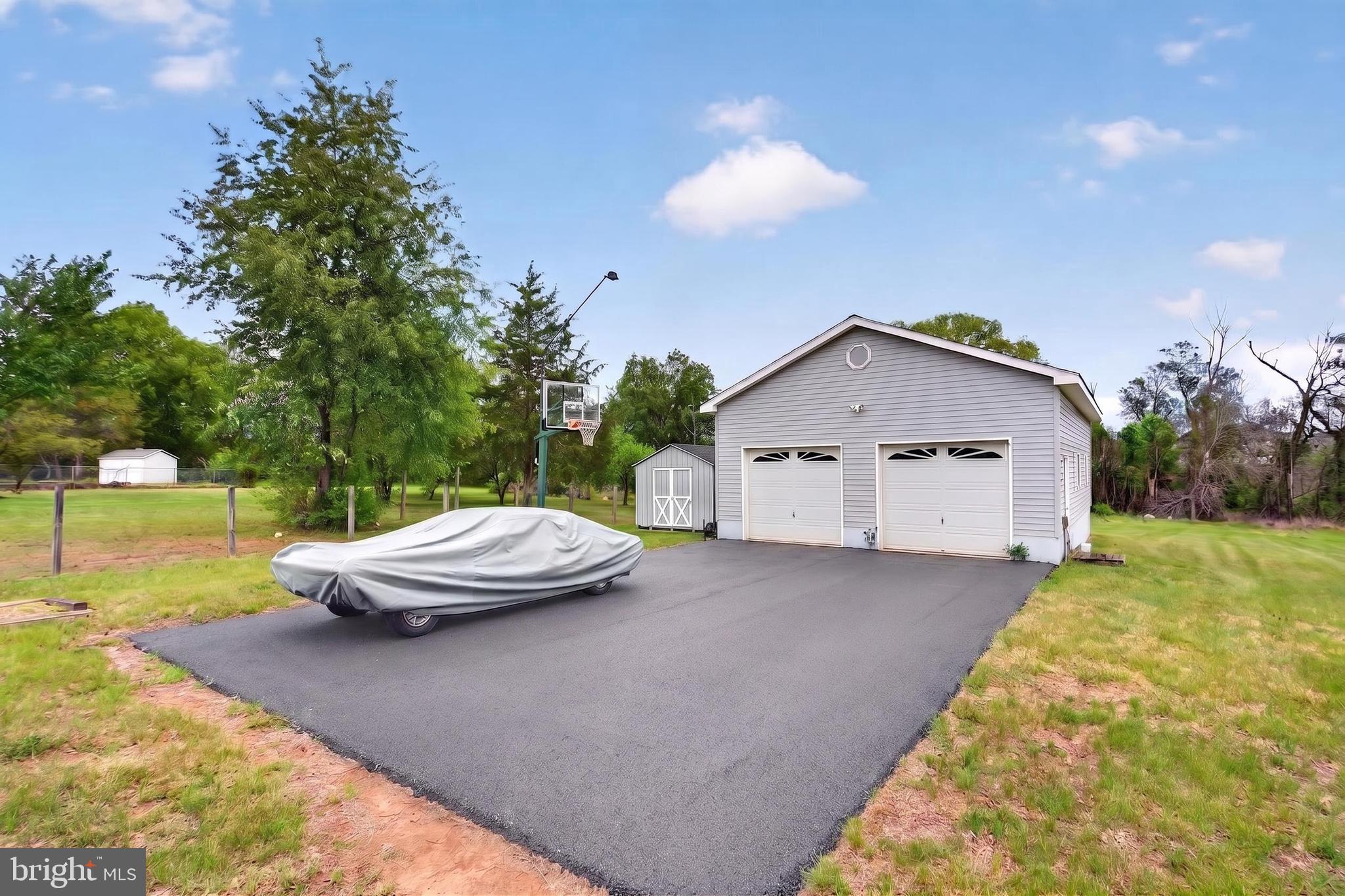 10985 BLAKE LANE