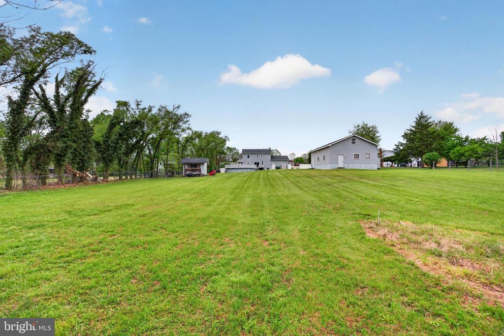 10985 BLAKE LANE