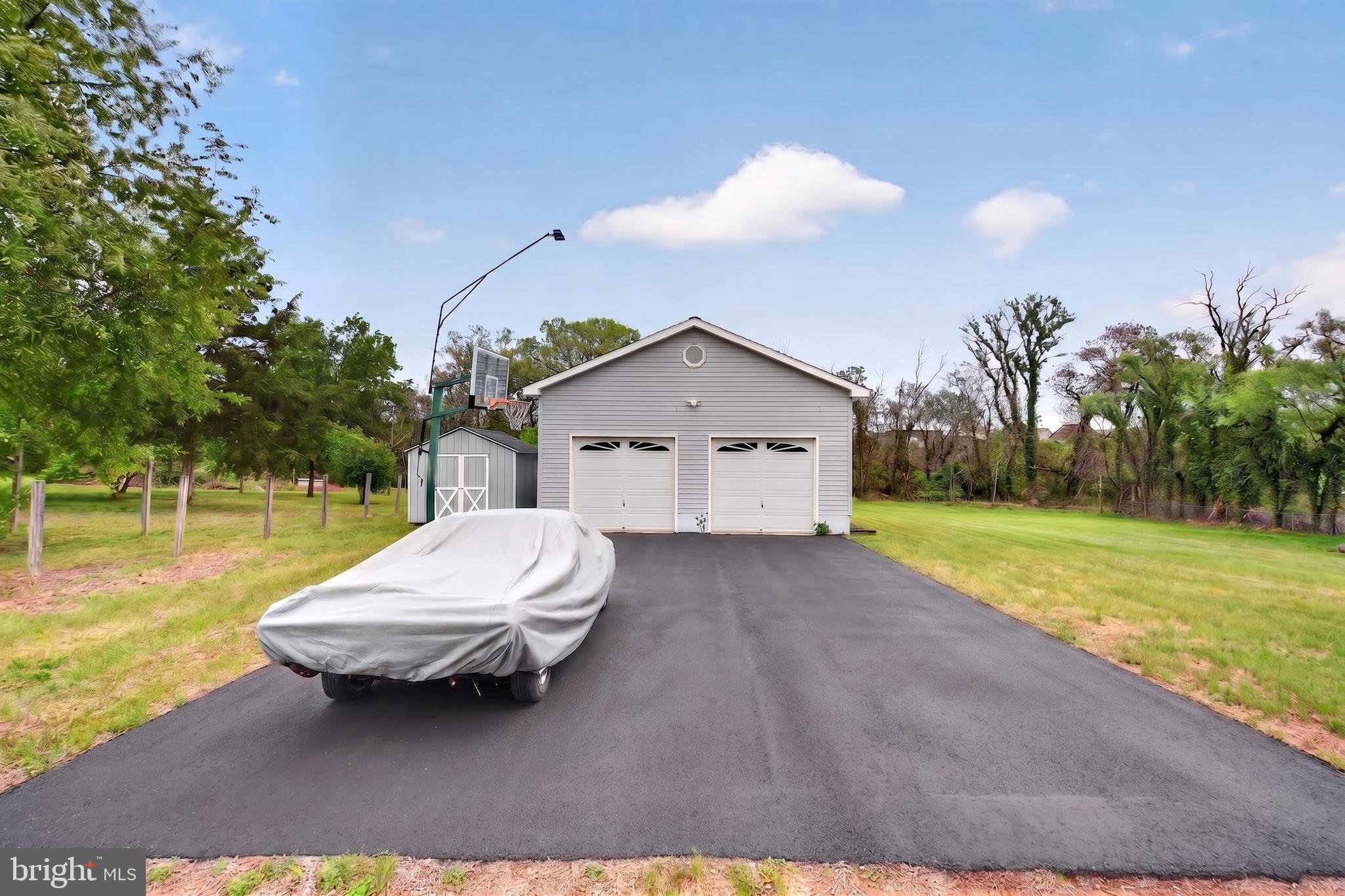 10985 BLAKE LANE