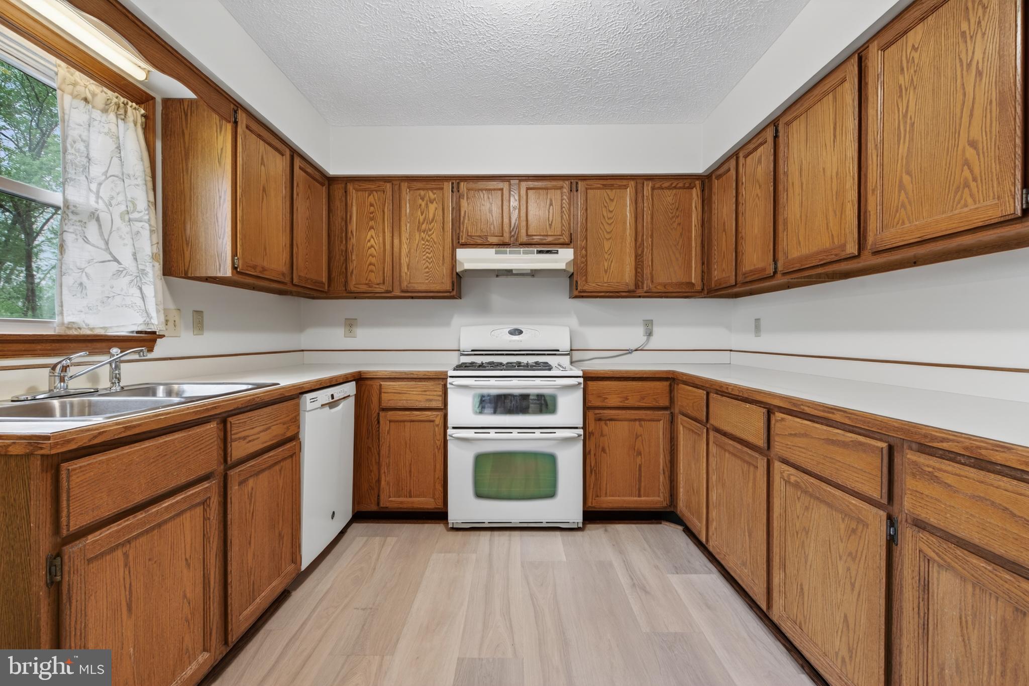 10985 BLAKE LANE