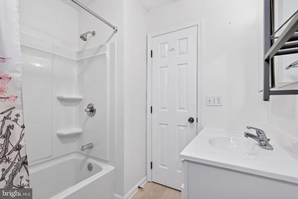 10985 BLAKE LANE