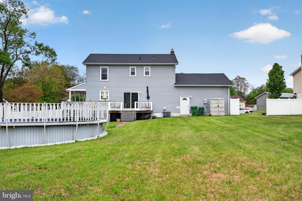 10985 BLAKE LANE