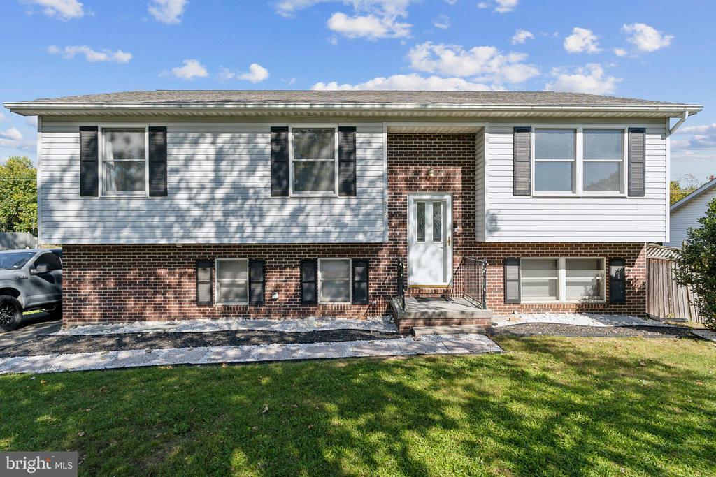 318 BLUEBIRD DRIVE