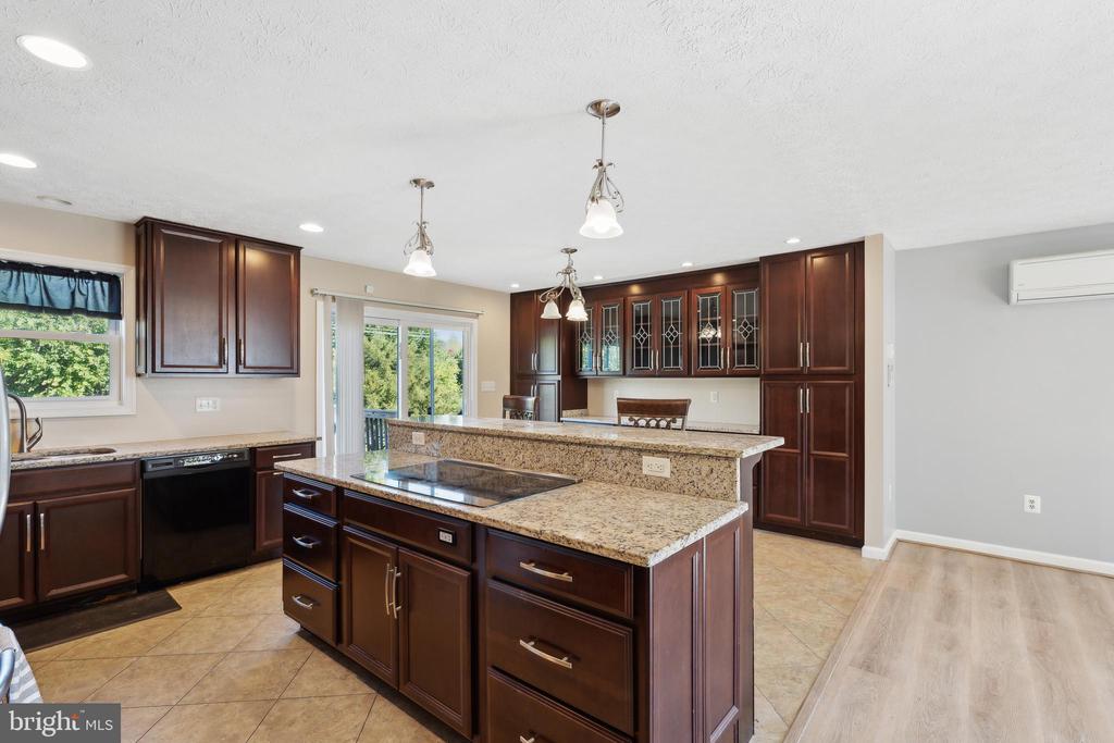 318 BLUEBIRD DRIVE