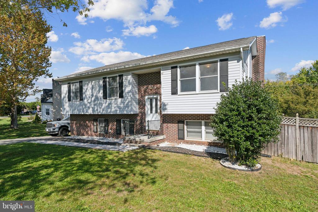 318 BLUEBIRD DRIVE