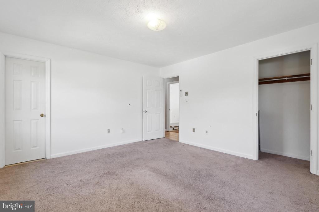 318 BLUEBIRD DRIVE