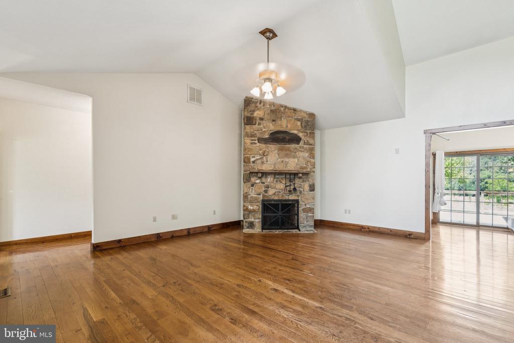 2716 HUNTING RIDGE ROAD