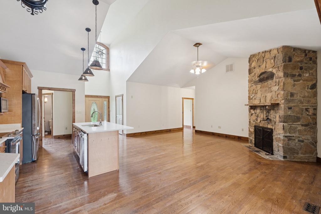 2716 HUNTING RIDGE ROAD