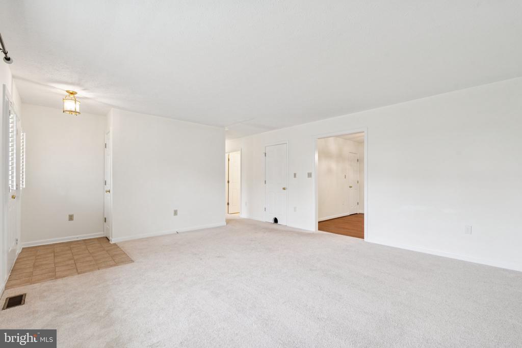308 SENSENY GLEN DRIVE