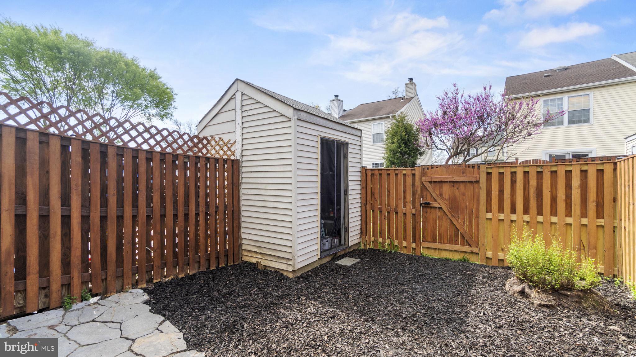 6917 CHISWICK LANE
