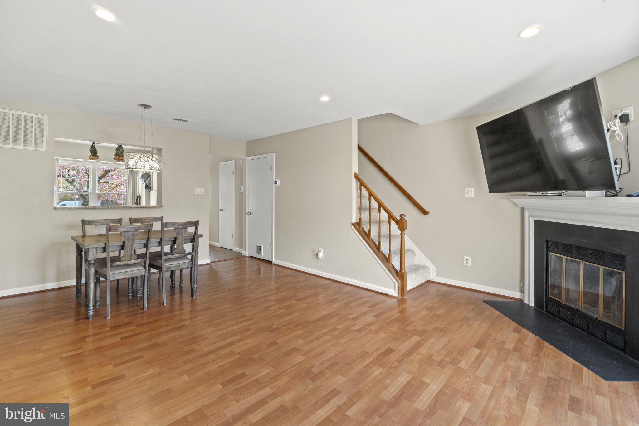 6917 CHISWICK LANE