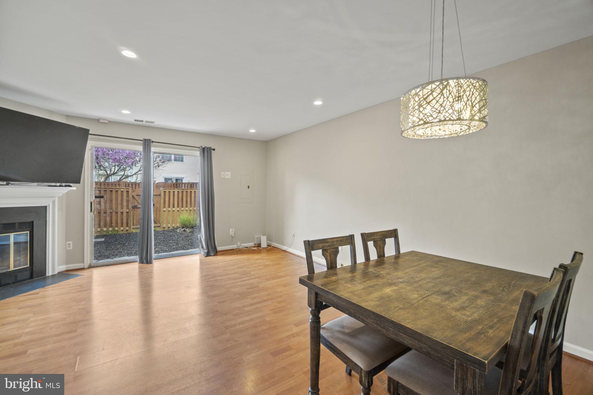 6917 CHISWICK LANE
