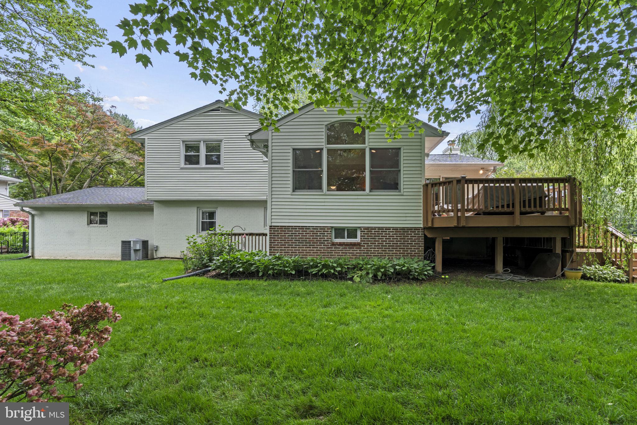 708 SKYLINE COURT NE