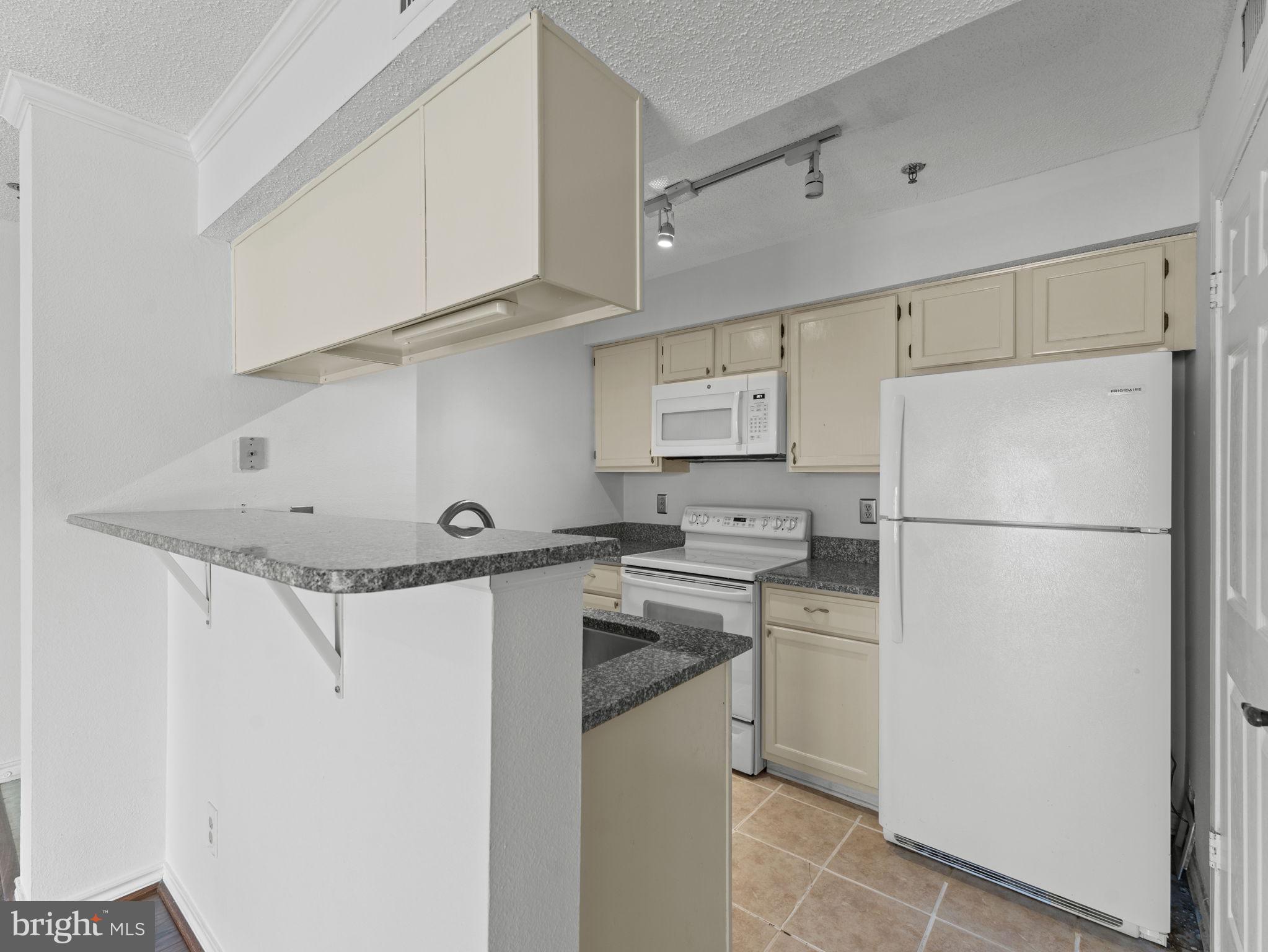 1504 LINCOLN WAY 320