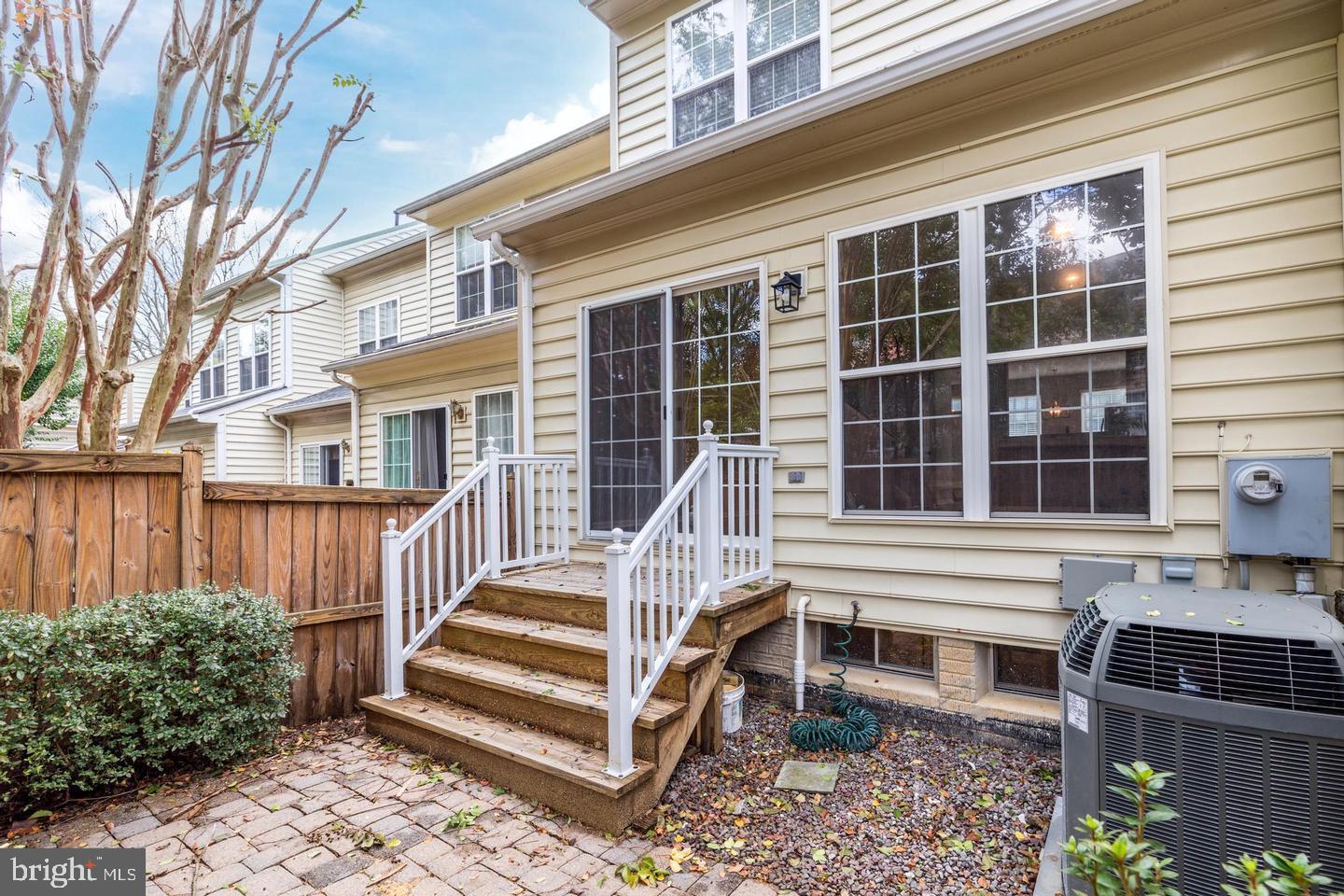 1286 VINTAGE PLACE