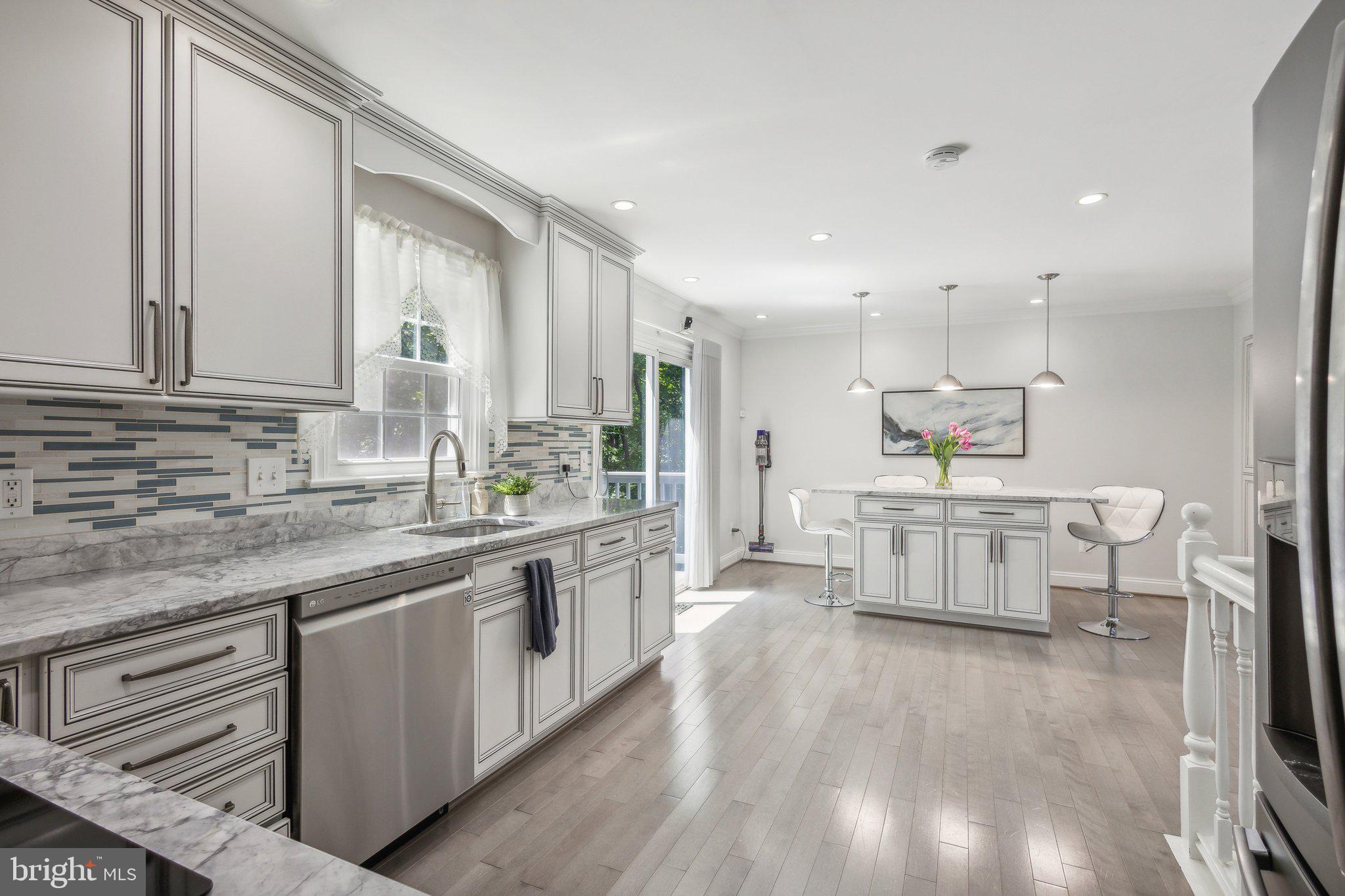 7704 GROVELAND HEIGHTS COURT