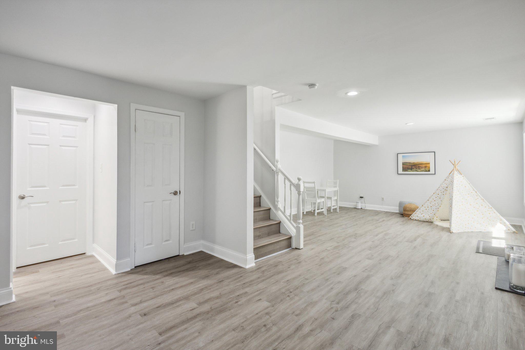7704 GROVELAND HEIGHTS COURT