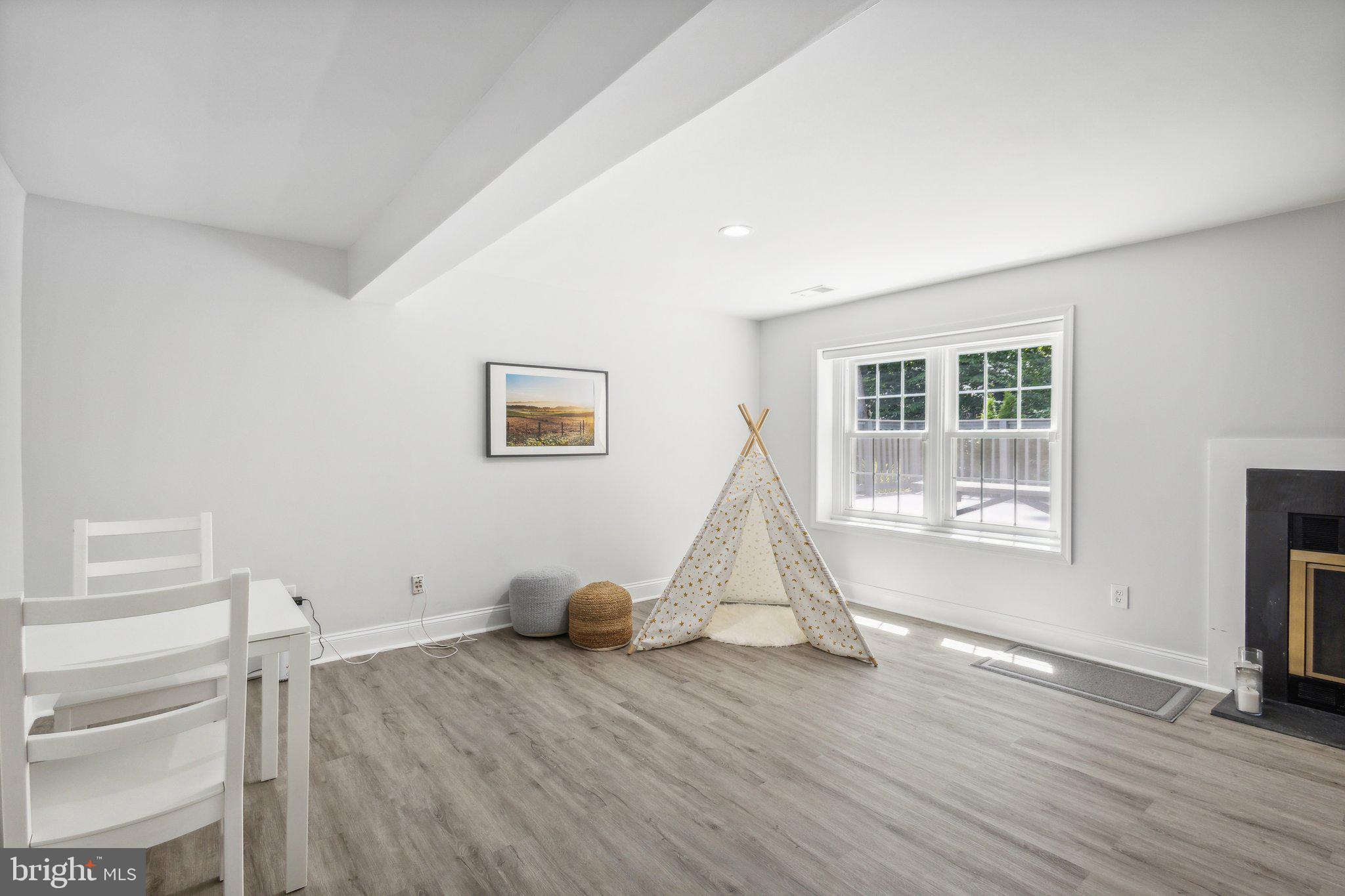 7704 GROVELAND HEIGHTS COURT