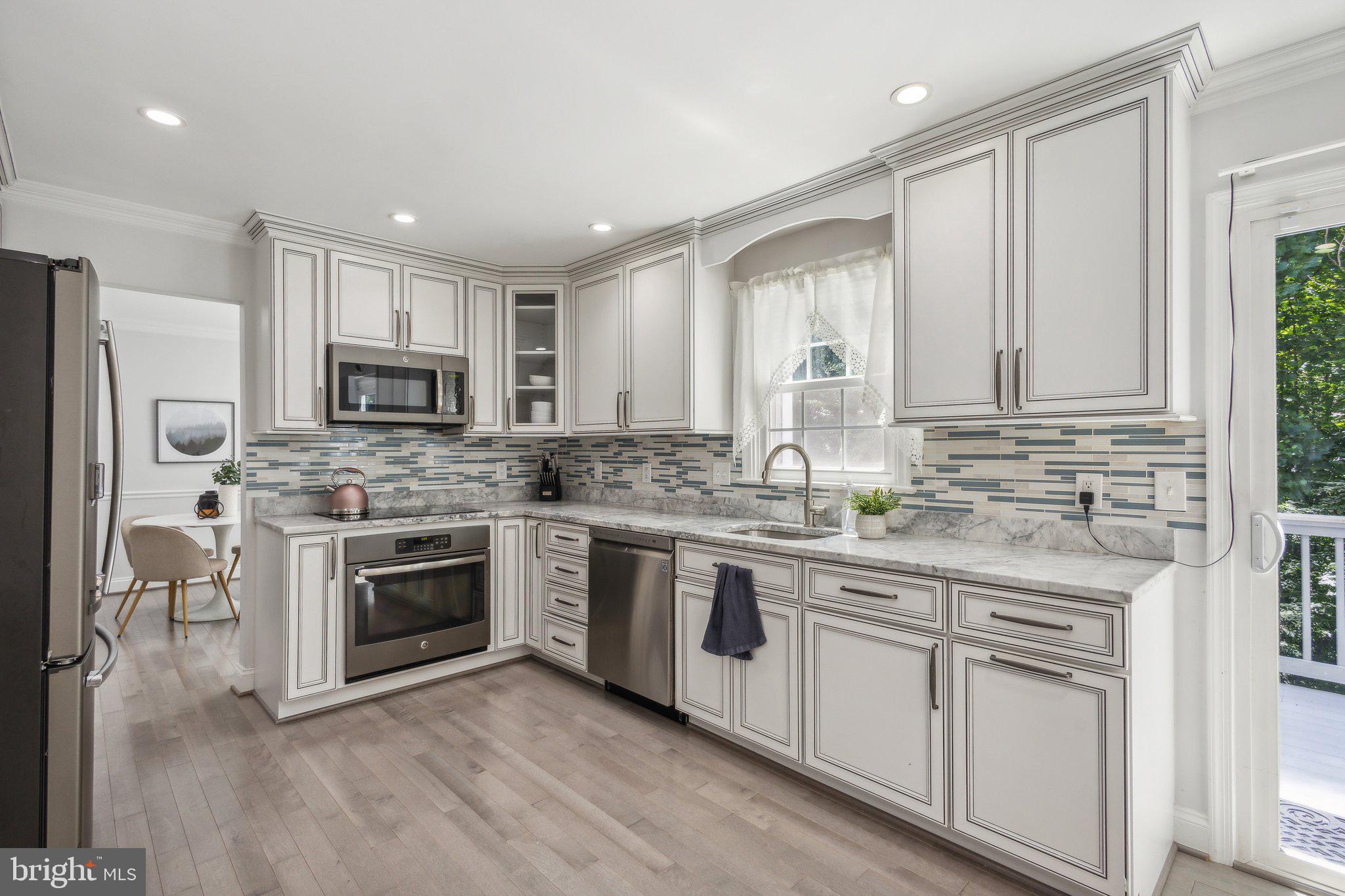 7704 GROVELAND HEIGHTS COURT