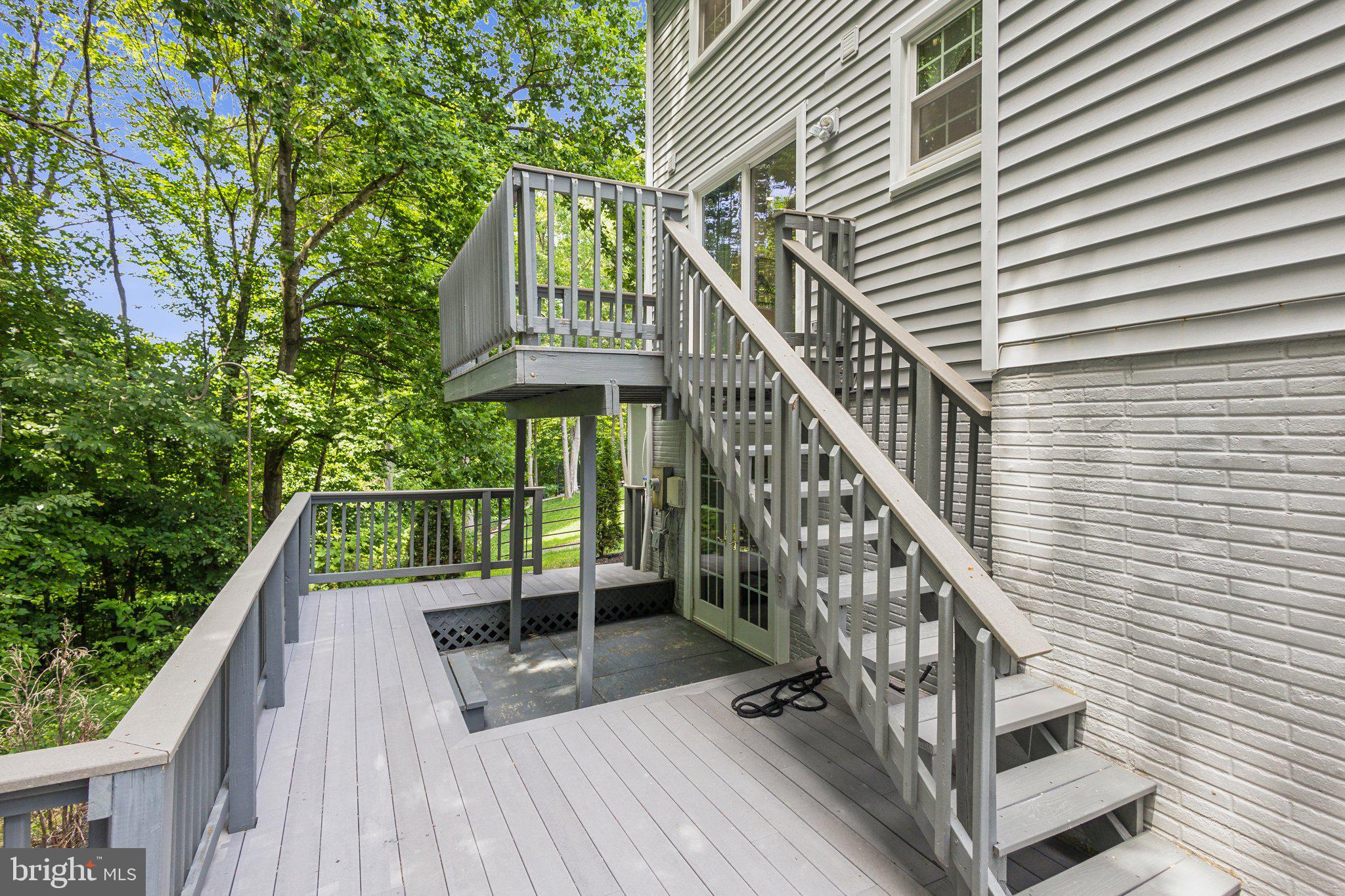 7704 GROVELAND HEIGHTS COURT