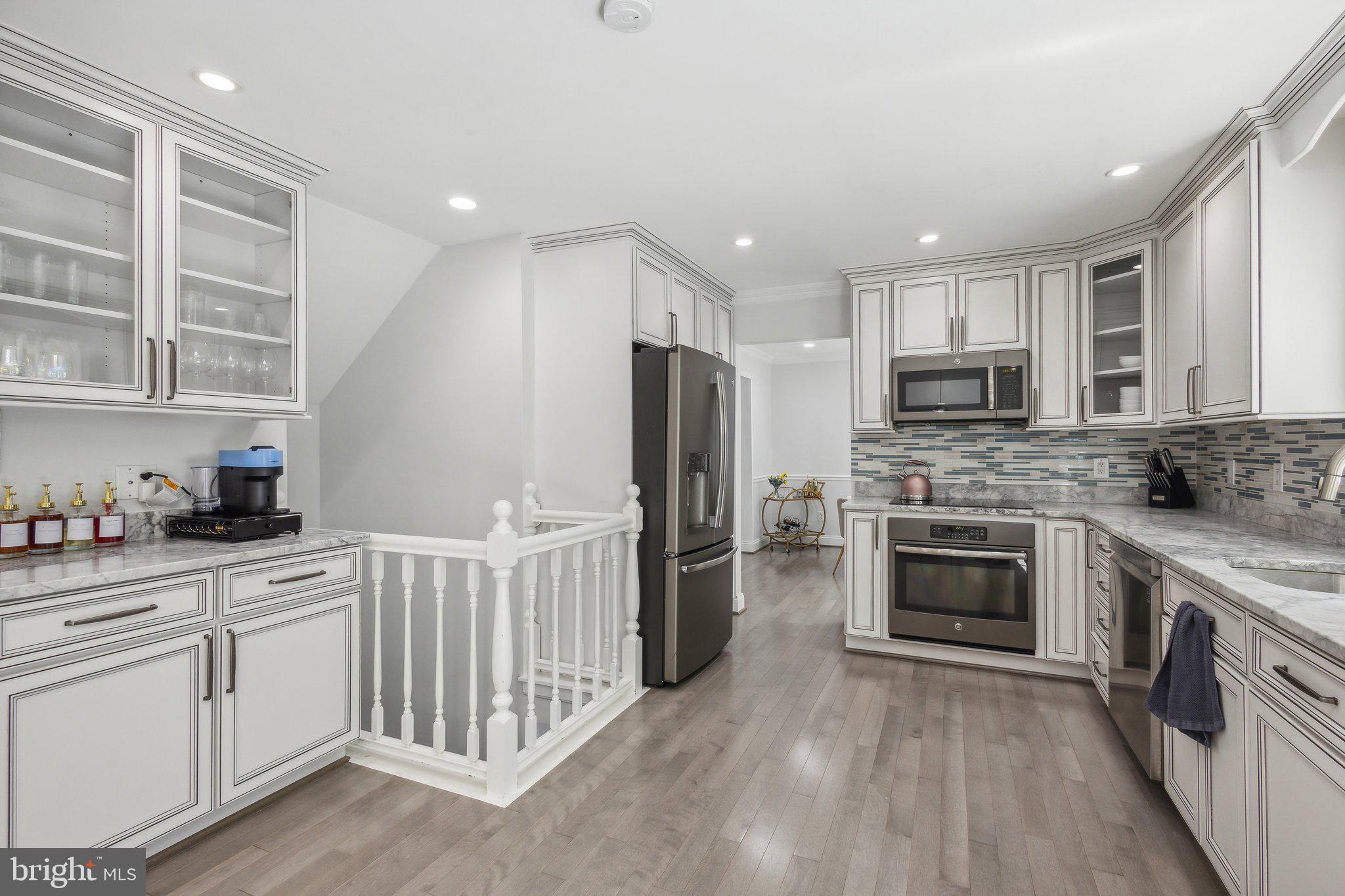 7704 GROVELAND HEIGHTS COURT