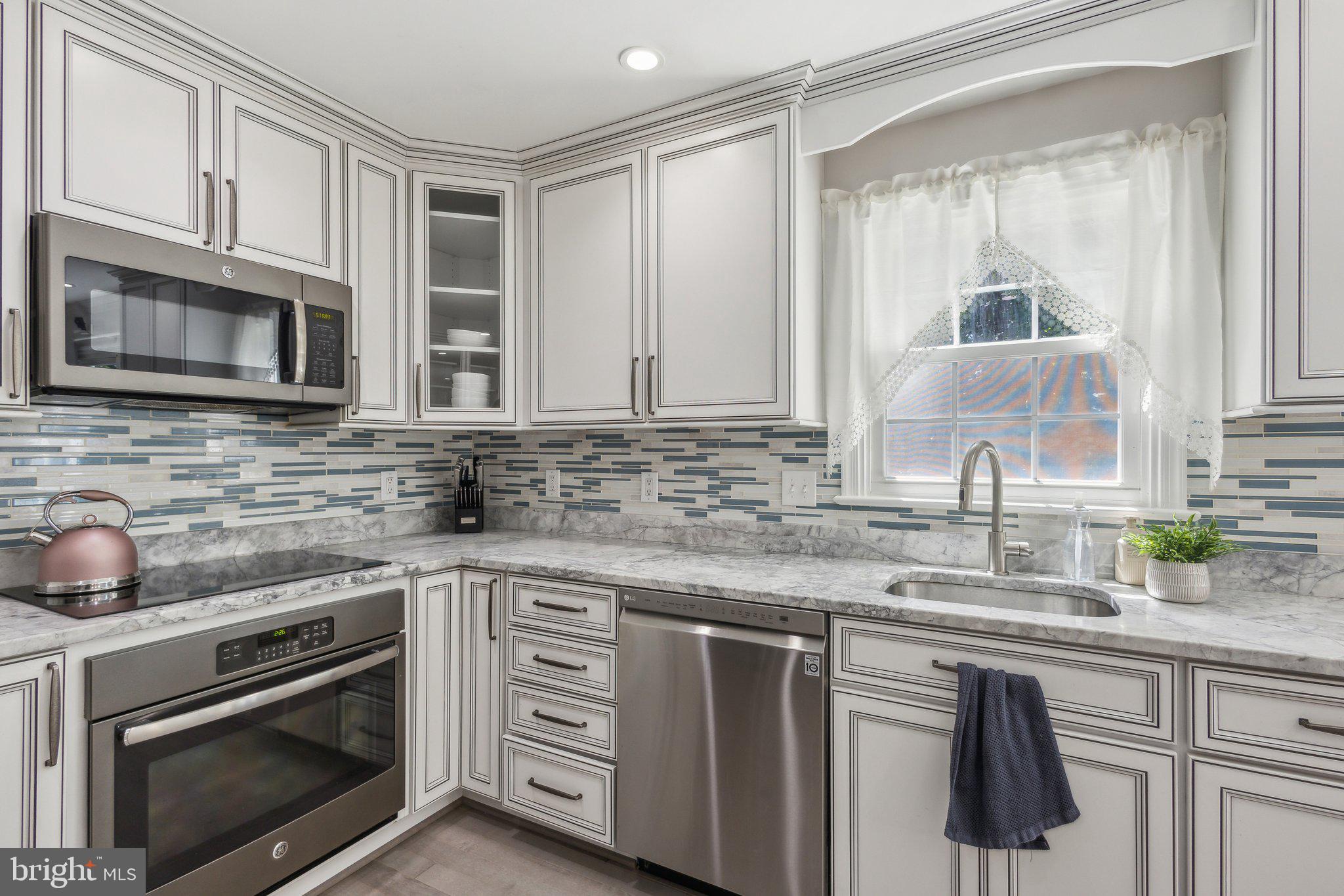 7704 GROVELAND HEIGHTS COURT