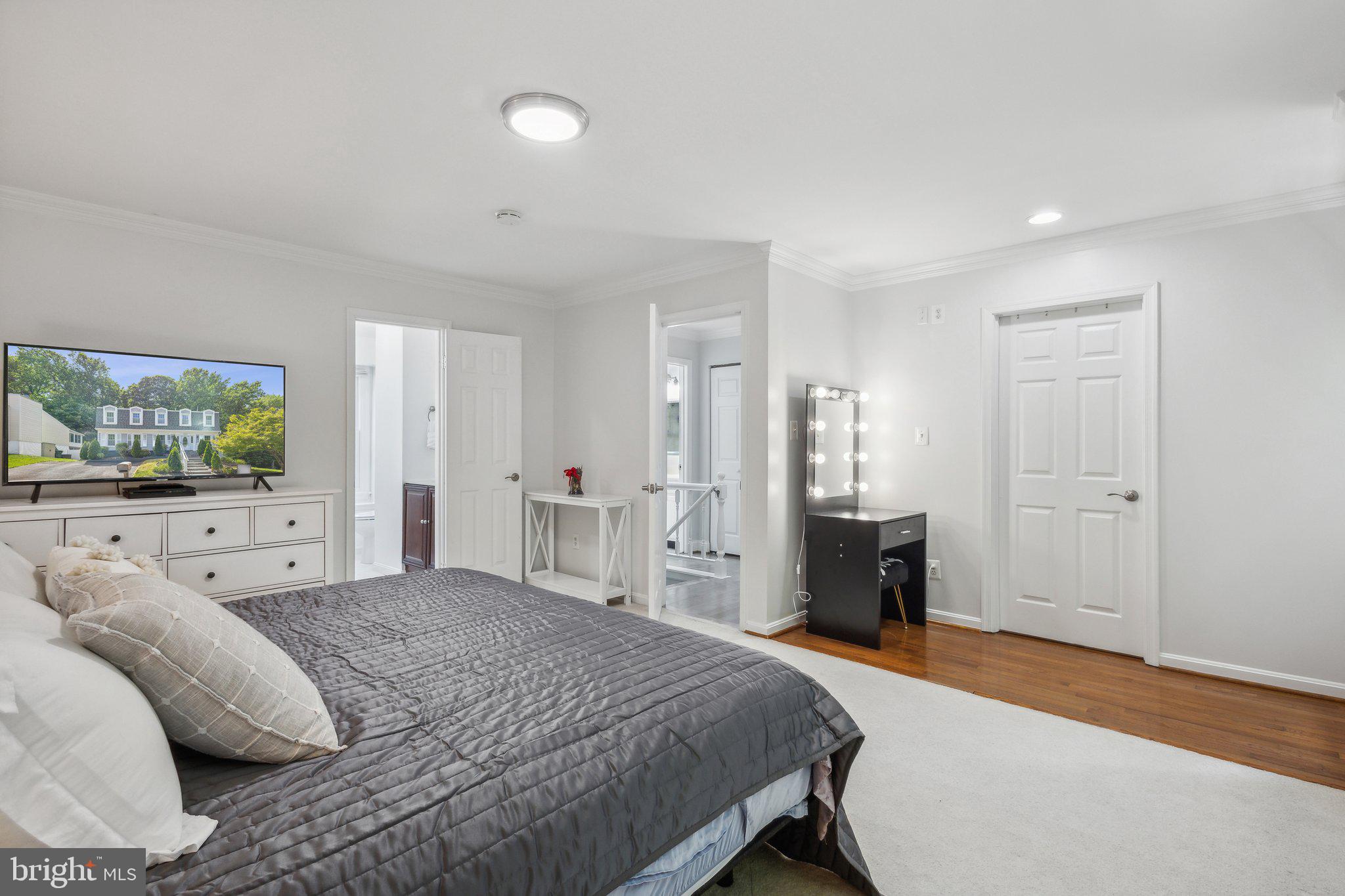 7704 GROVELAND HEIGHTS COURT