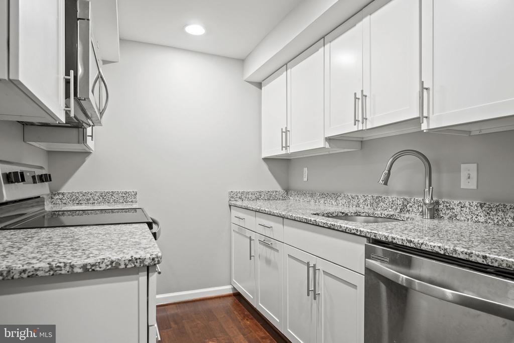 5863 JACKSONS OAK COURT