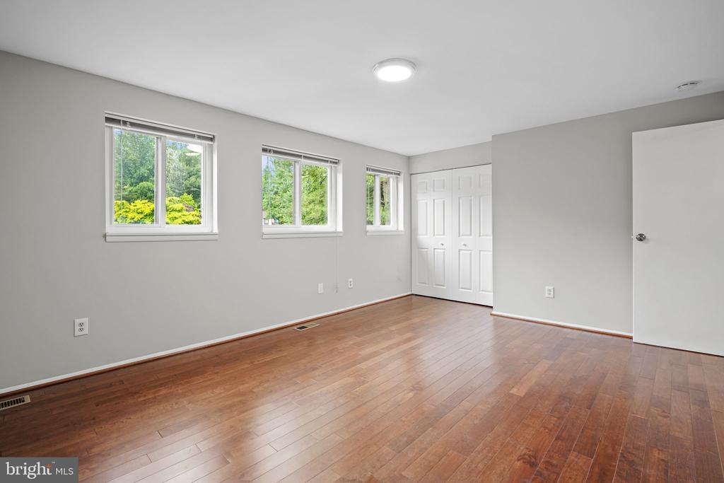 5863 JACKSONS OAK COURT