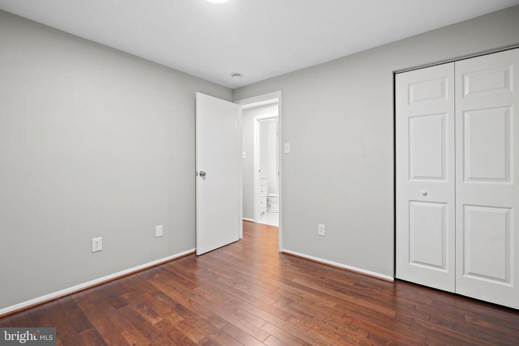 5863 JACKSONS OAK COURT