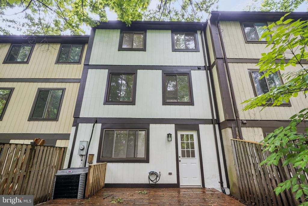 5863 JACKSONS OAK COURT