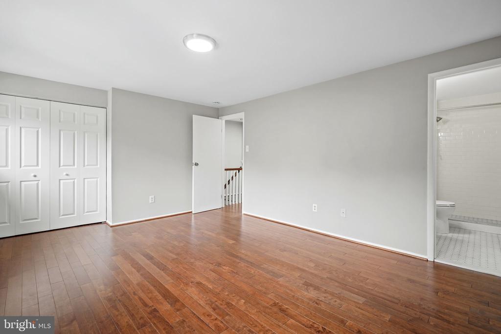 5863 JACKSONS OAK COURT