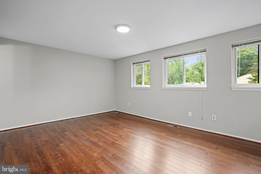 5863 JACKSONS OAK COURT