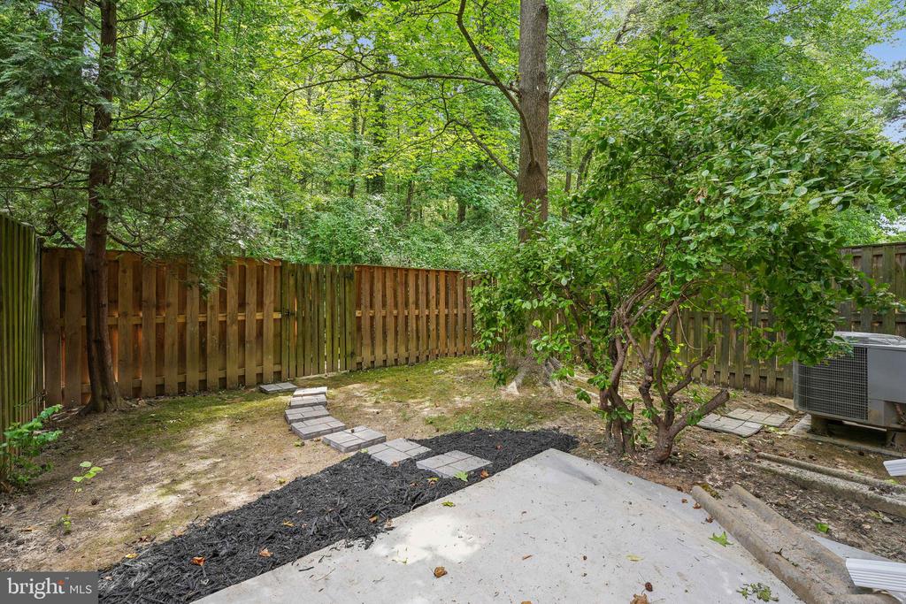 4564 KING EDWARD COURT
