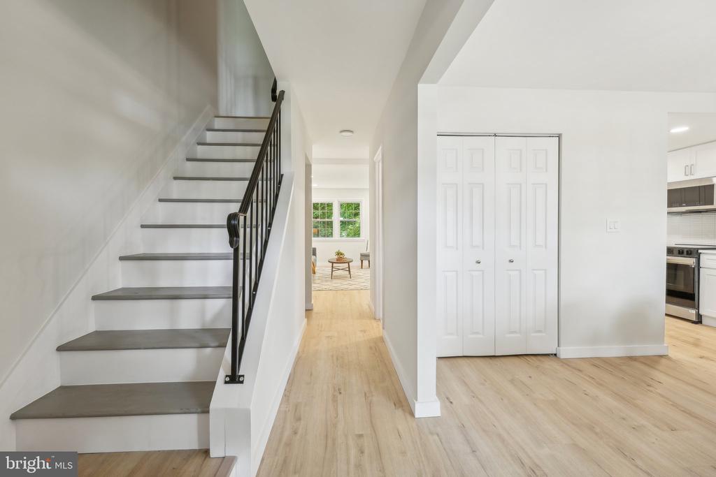 4564 KING EDWARD COURT