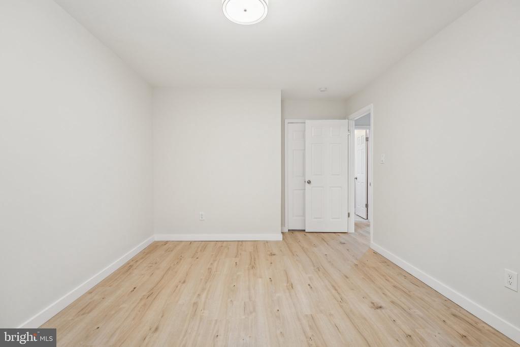 4564 KING EDWARD COURT