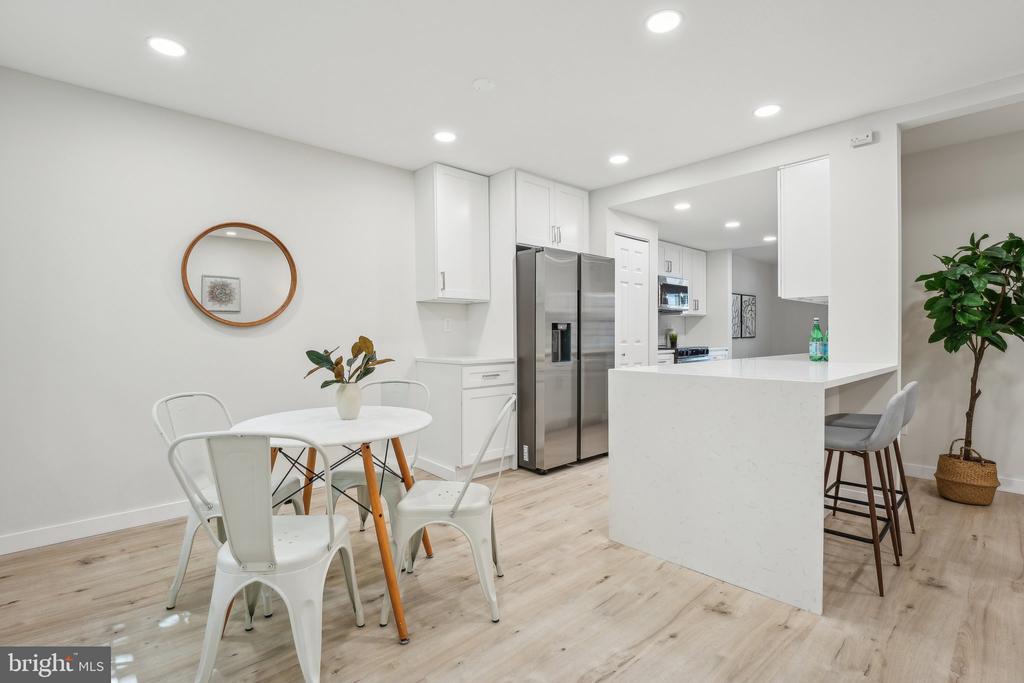 4564 KING EDWARD COURT