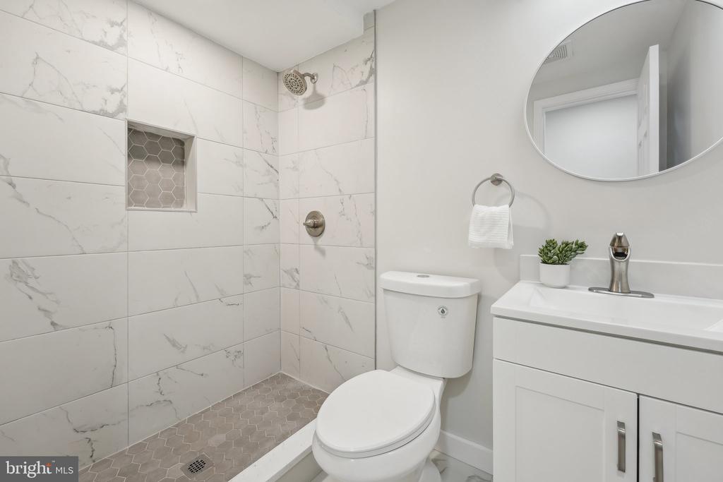 4564 KING EDWARD COURT