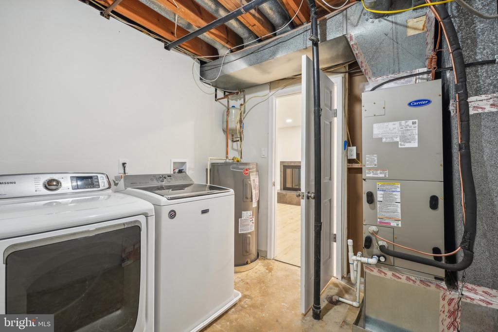 4564 KING EDWARD COURT