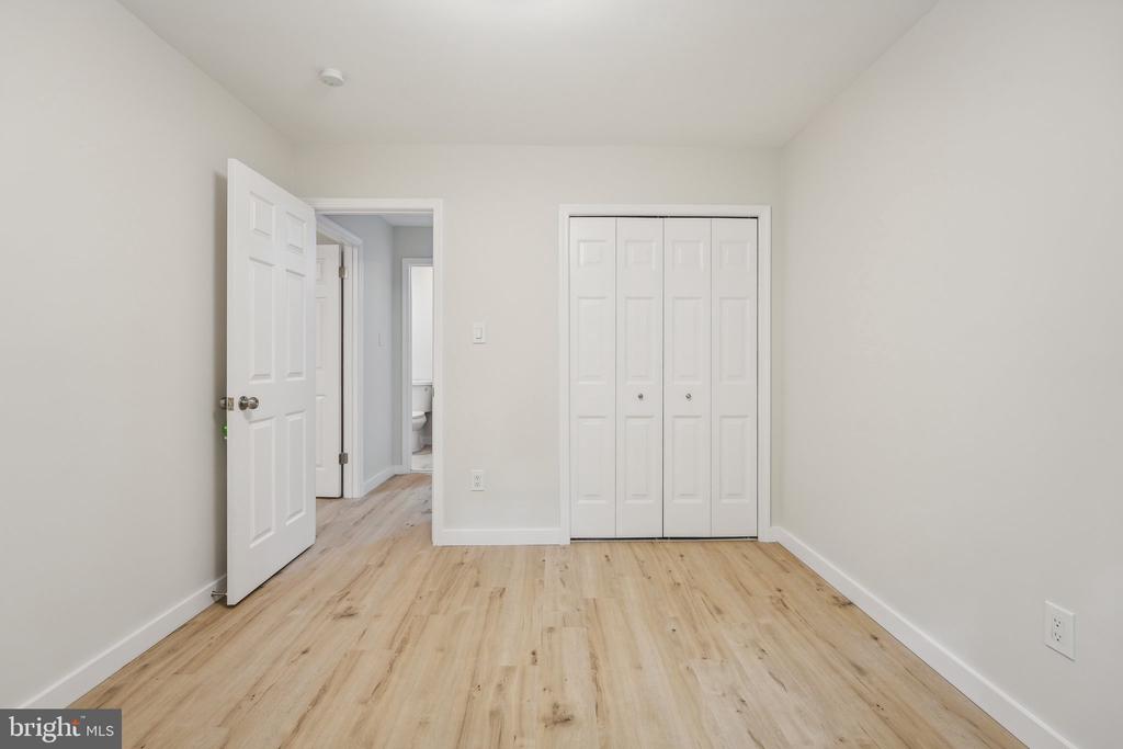 4564 KING EDWARD COURT