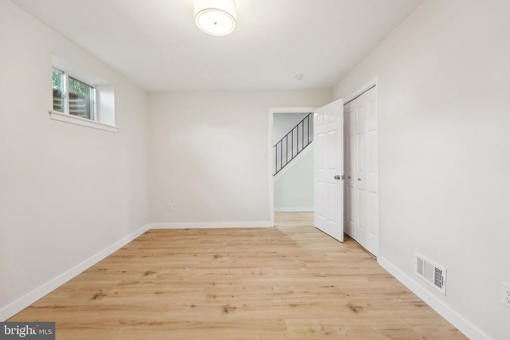 4564 KING EDWARD COURT