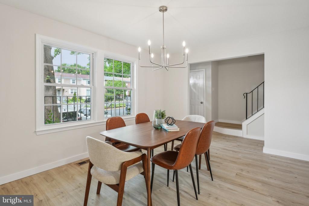 4564 KING EDWARD COURT